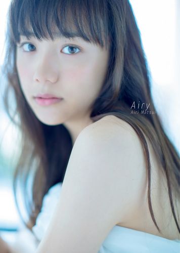 松井愛莉 1st写真集『Airy』